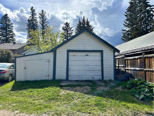 4635 49 Street, Sylvan Lake, AB - Outdoor