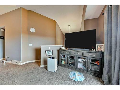 182 Sabre Road, Springbrook, AB - Indoor Photo Showing Other Room
