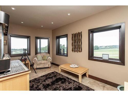 132-38254 Range Road 265, Rural Red Deer County, AB - Indoor Photo Showing Living Room