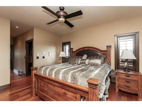 132-38254 Range Road 265, Rural Red Deer County, AB - Indoor Photo Showing Bedroom