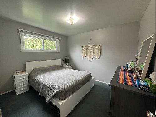5411 59 Street, Ponoka, AB - Indoor Photo Showing Bedroom