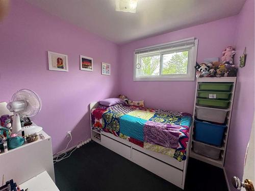 5411 59 Street, Ponoka, AB - Indoor Photo Showing Bedroom