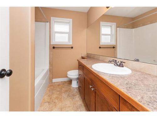 124 Vickers Close, Red Deer, AB - Indoor Photo Showing Bathroom