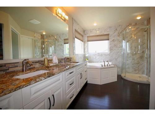 69 Grove Close, Red Deer, AB - Indoor Photo Showing Bathroom