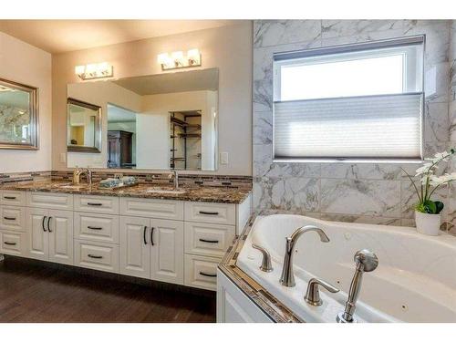 69 Grove Close, Red Deer, AB - Indoor Photo Showing Bathroom