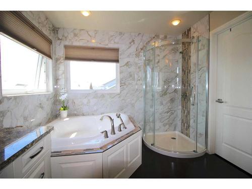 69 Grove Close, Red Deer, AB - Indoor Photo Showing Bathroom