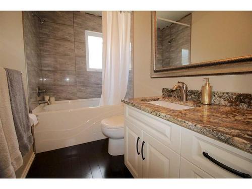 69 Grove Close, Red Deer, AB - Indoor Photo Showing Bathroom