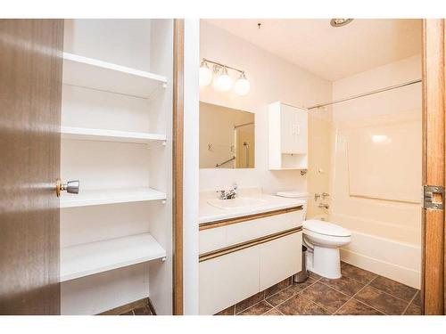 24-4240 46A Avenue Crescent, Red Deer, AB - Indoor Photo Showing Bathroom