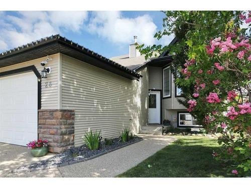 28 Isbister Close, Red Deer, AB - Outdoor