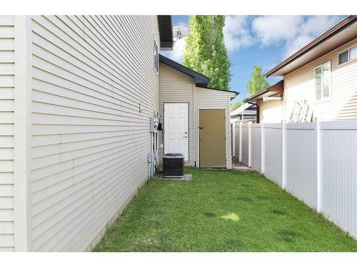 28 Isbister Close, Red Deer, AB - Outdoor