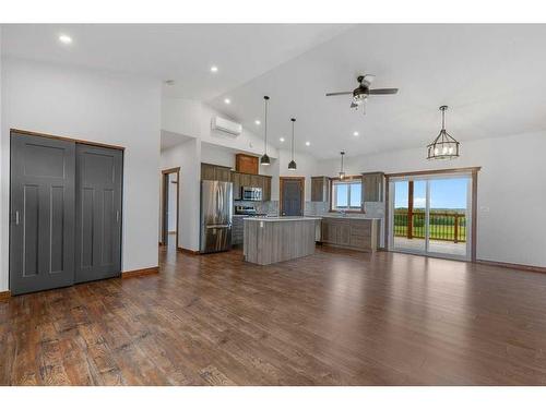 156 Bruhn Boulevard, Rural Ponoka County, AB - Indoor Photo Showing Kitchen