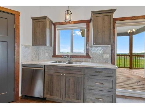 156 Bruhn Boulevard, Rural Ponoka County, AB - Indoor Photo Showing Kitchen With Double Sink