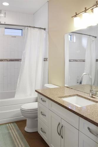 5109 50 Street, Sedgewick, AB - Indoor Photo Showing Bathroom