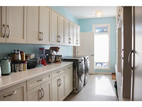 5109 50 Street, Sedgewick, AB - Indoor Photo Showing Laundry Room