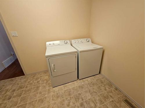 4-4802 49 Street, Mayerthorpe, AB - Indoor Photo Showing Laundry Room