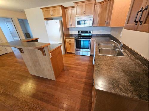 4-4802 49 Street, Mayerthorpe, AB - Indoor Photo Showing Kitchen With Double Sink