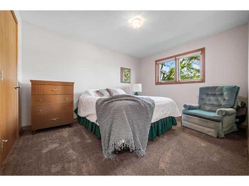 48 Front Street, White Sands, AB - Indoor Photo Showing Bedroom