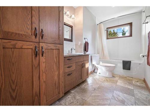 48 Front Street, White Sands, AB - Indoor Photo Showing Bathroom