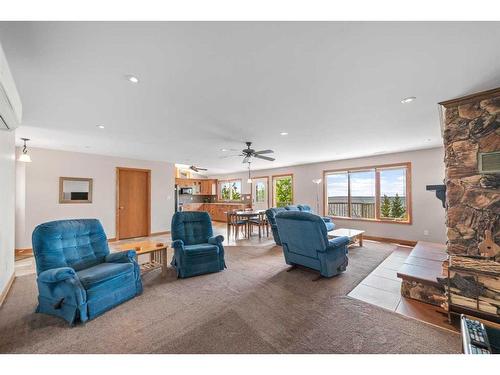 48 Front Street, White Sands, AB - Indoor Photo Showing Living Room