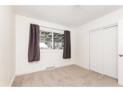 3749 43A Avenue, Red Deer, AB - Indoor Photo Showing Other Room