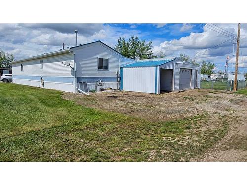 4418 Park Crescent, Coronation, AB - Outdoor