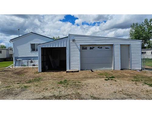 4418 Park Crescent, Coronation, AB - Outdoor With Exterior