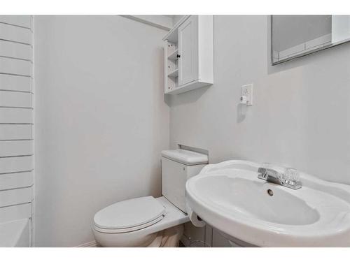 4806A 48 Avenue, Forestburg, AB - Indoor Photo Showing Bathroom