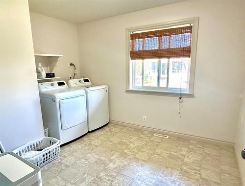 5316 55 Avenue, Bashaw, AB - Indoor Photo Showing Laundry Room