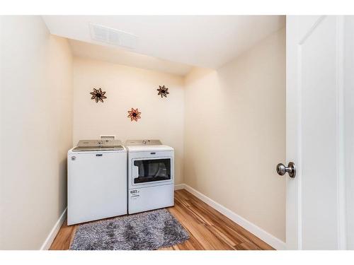 144 Kershaw Close, Red Deer, AB - Indoor Photo Showing Laundry Room