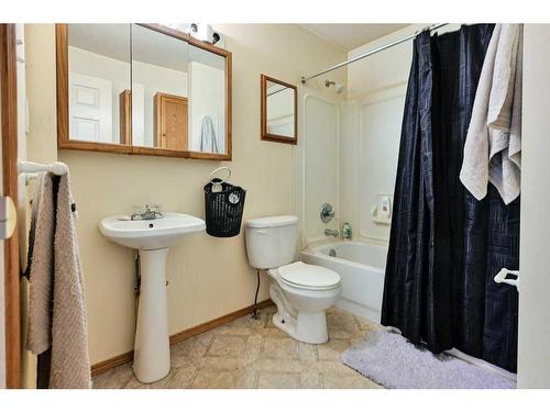 5110 Minto Street, Blackfalds, AB - Indoor Photo Showing Bathroom