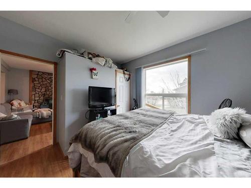 5110 Minto Street, Blackfalds, AB - Indoor Photo Showing Bedroom