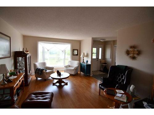 415008 Range Road 82, Rural Provost No. 52, M.D. Of, AB - Indoor Photo Showing Living Room