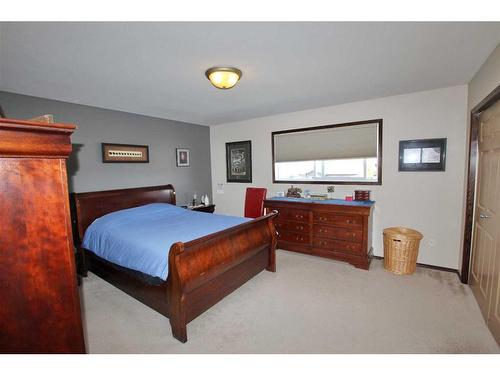 27 Lucky Place, Sylvan Lake, AB - Indoor Photo Showing Bedroom