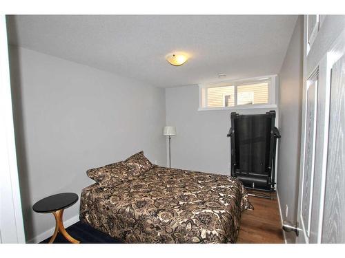 27 Lucky Place, Sylvan Lake, AB - Indoor Photo Showing Bedroom