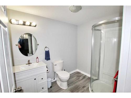 27 Lucky Place, Sylvan Lake, AB - Indoor Photo Showing Bathroom