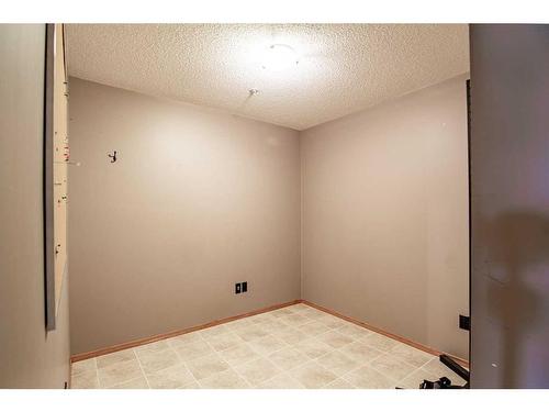 129-260 Duston Street, Red Deer, AB - Indoor Photo Showing Other Room