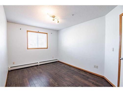 129-260 Duston Street, Red Deer, AB - Indoor Photo Showing Other Room