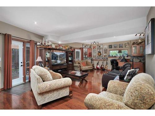 4030-25054 South Pine Lake Road, Rural Red Deer County, AB - Indoor Photo Showing Living Room