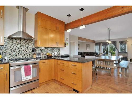 430058 Range Road 245, Rural Ponoka County, AB - Indoor Photo Showing Kitchen With Upgraded Kitchen