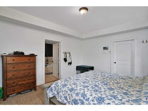 430058 Range Road 245, Rural Ponoka County, AB - Indoor Photo Showing Bedroom