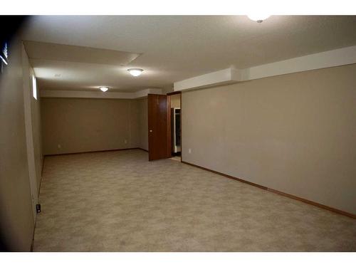 4204 55 Avenue Crescent, Innisfail, AB - Indoor Photo Showing Other Room