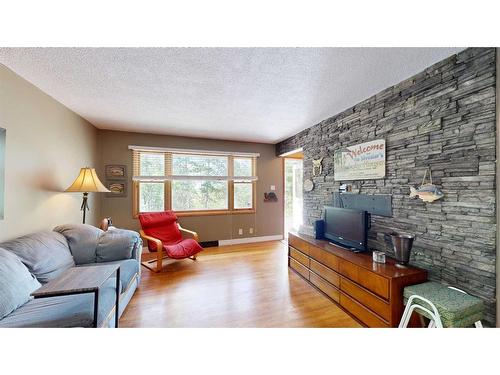 24 Abbey Road, Rural Stettler No. 6, County Of, AB - Indoor Photo Showing Living Room
