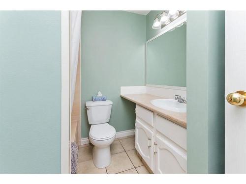 214-54 Bell Street, Red Deer, AB - Indoor Photo Showing Bathroom