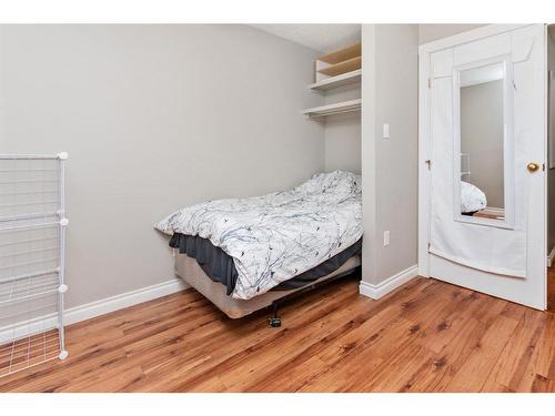 214-54 Bell Street, Red Deer, AB - Indoor Photo Showing Bedroom