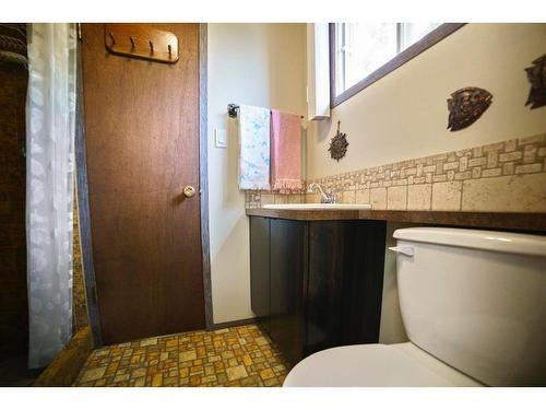 5 Shady Drive, Rochon Sands, AB - Indoor Photo Showing Bathroom