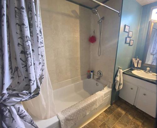 5107 49 Street, Consort, AB - Indoor Photo Showing Bathroom