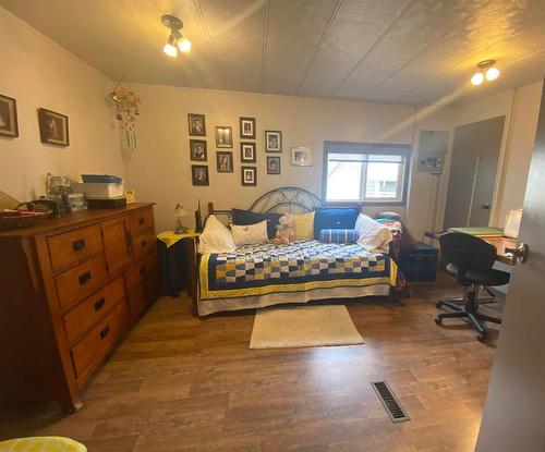 5107 49 Street, Consort, AB - Indoor Photo Showing Bedroom