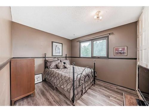 251057 Township Road 422, Rural Ponoka County, AB - Indoor Photo Showing Bedroom