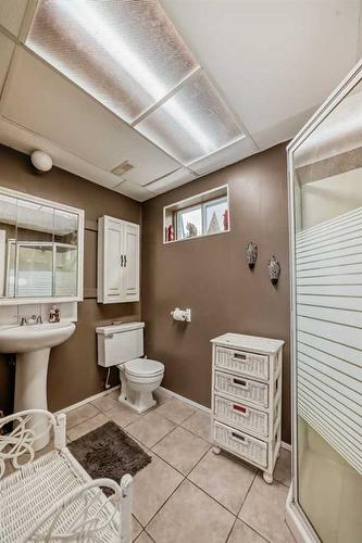 251057 Township Road 422, Rural Ponoka County, AB - Indoor Photo Showing Bathroom