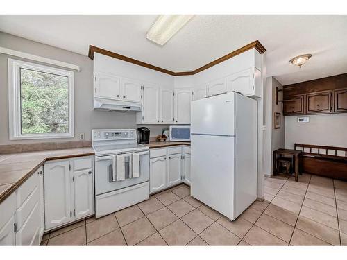 251057 Township Road 422, Rural Ponoka County, AB - Indoor Photo Showing Kitchen